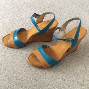 Like new size 9 AEROSOLES wedge shoes! Cute!
